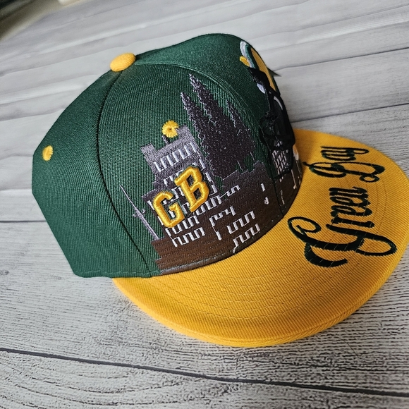 Green Bay Snapback Embroidered Cap - Picture 2 of 7